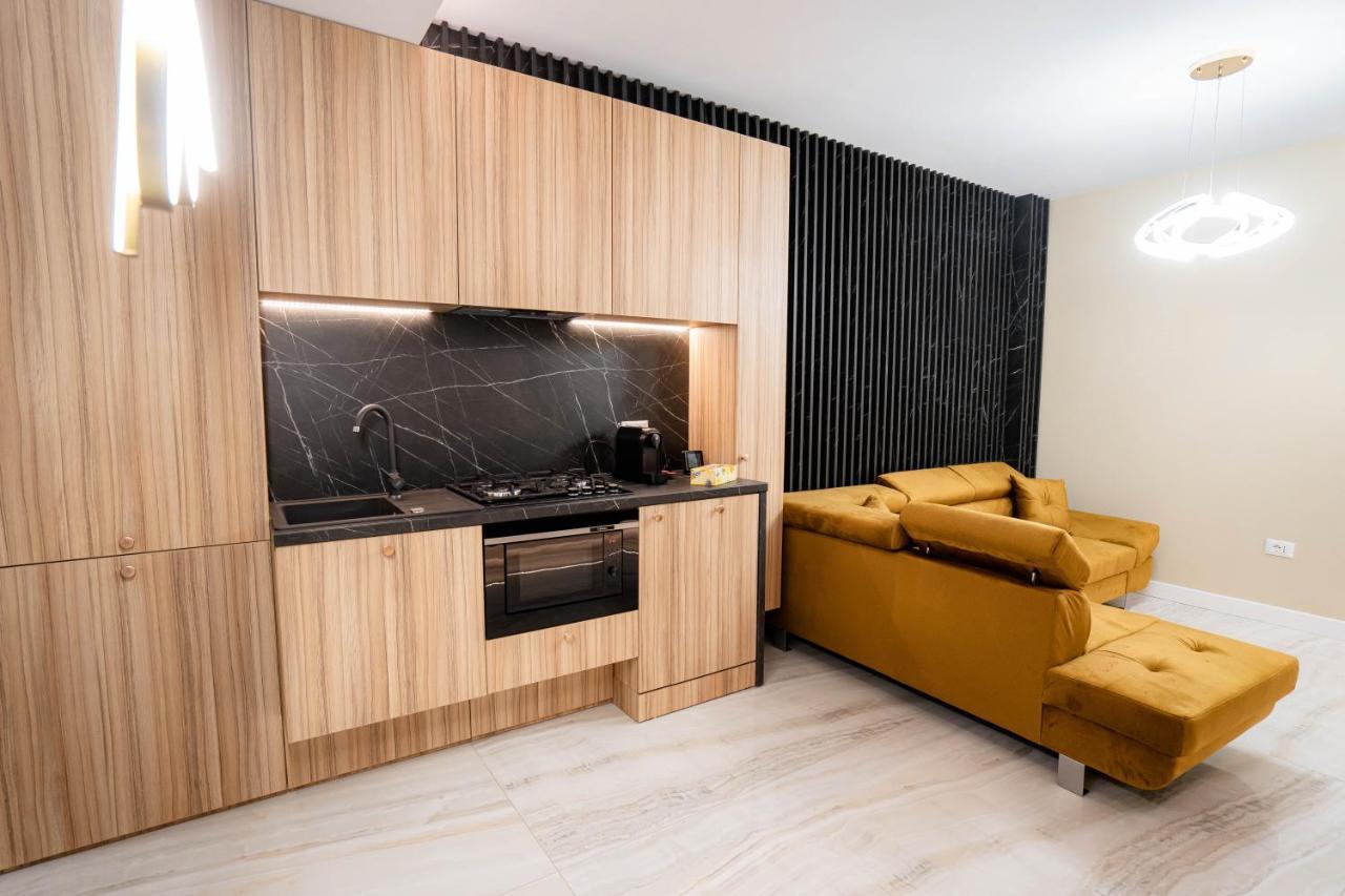 Deluxe Aparthotel Marwell Residence Suceava Exterior foto