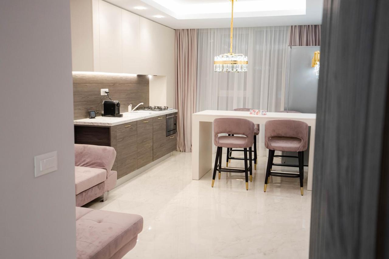 Deluxe Aparthotel Marwell Residence Suceava Exterior foto
